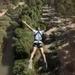 Supera el miedo al puenting con estos consejos y disfruta de una experiencia inolvidable. Vive la adrenalina con seguridad en Cádiz y haz tu primer salto.