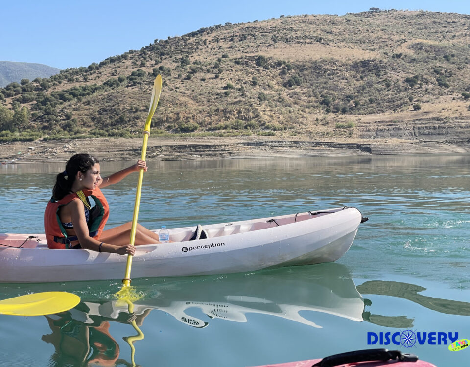 Descubre los beneficios del crecimiento personal en un entorno ecológico a través de retiros, yoga y actividades conscientes en la Sierra de Cádiz y Málaga.