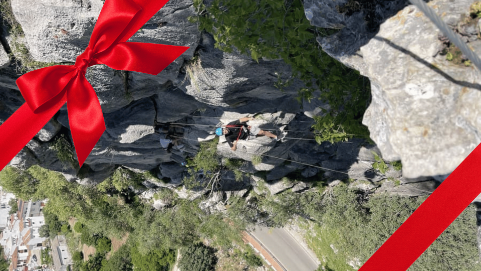 Descubre las mejores ideas de regalos de aventura para amantes del turismo activo. Sorprende con experiencias como barranquismo, puenting o yoga en Cádiz