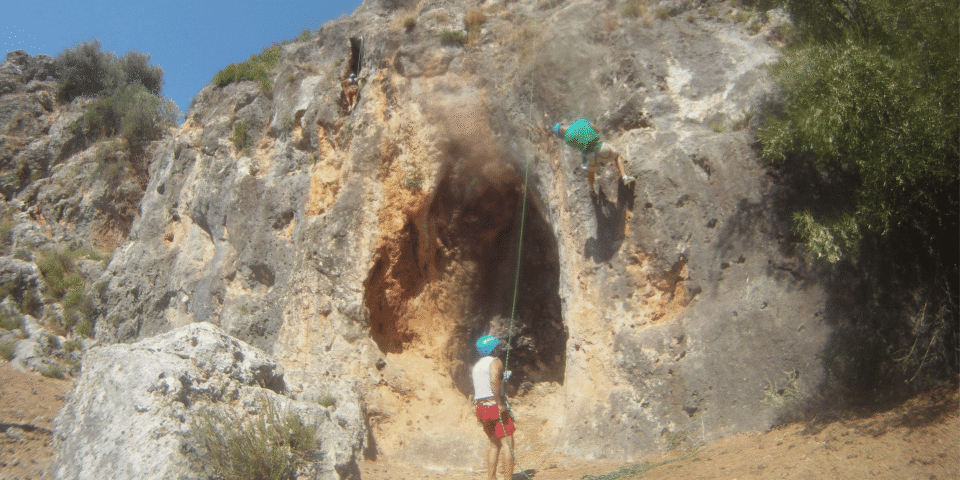 Descubre las mejores épocas para practicar escalada en Cádiz y disfruta de este deporte en entornos naturales únicos. Encuentra la zona perfecta para cada temporada.