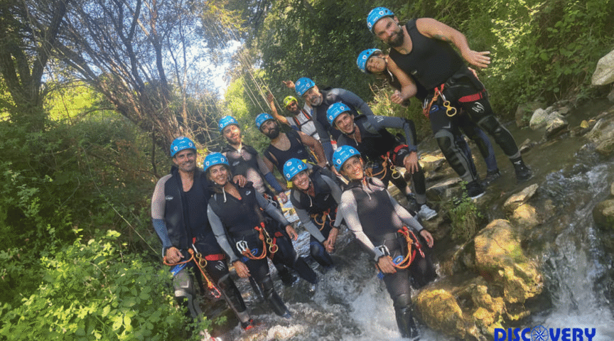 Descubre las mejores actividades de aventura para empresas y team building. Fortalece tu equipo con experiencias como barranquismo, vía ferrata y más.