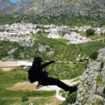 Explora las mejores rutas de senderismo en el Parque Natural de Grazalema. Descubre paisajes únicos y disfruta de una experiencia inolvidable en Cádiz.