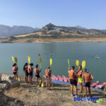 Descubre los mejores consejos para disfrutar del kayak en Zahara de forma segura, consciente y divertida en plena naturaleza de la Sierra de Cádiz.